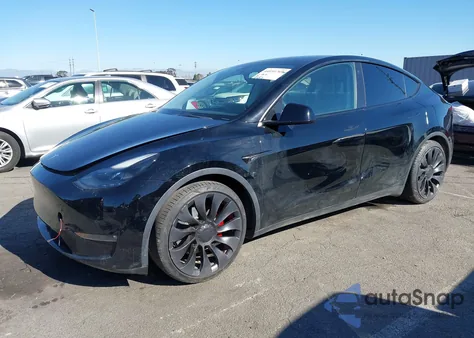 2022 Tesla Model Y Performance Dual Motor All-Wheel Drive z USA, uszkodzony, nr VIN 7SAYGDEF0NF553939